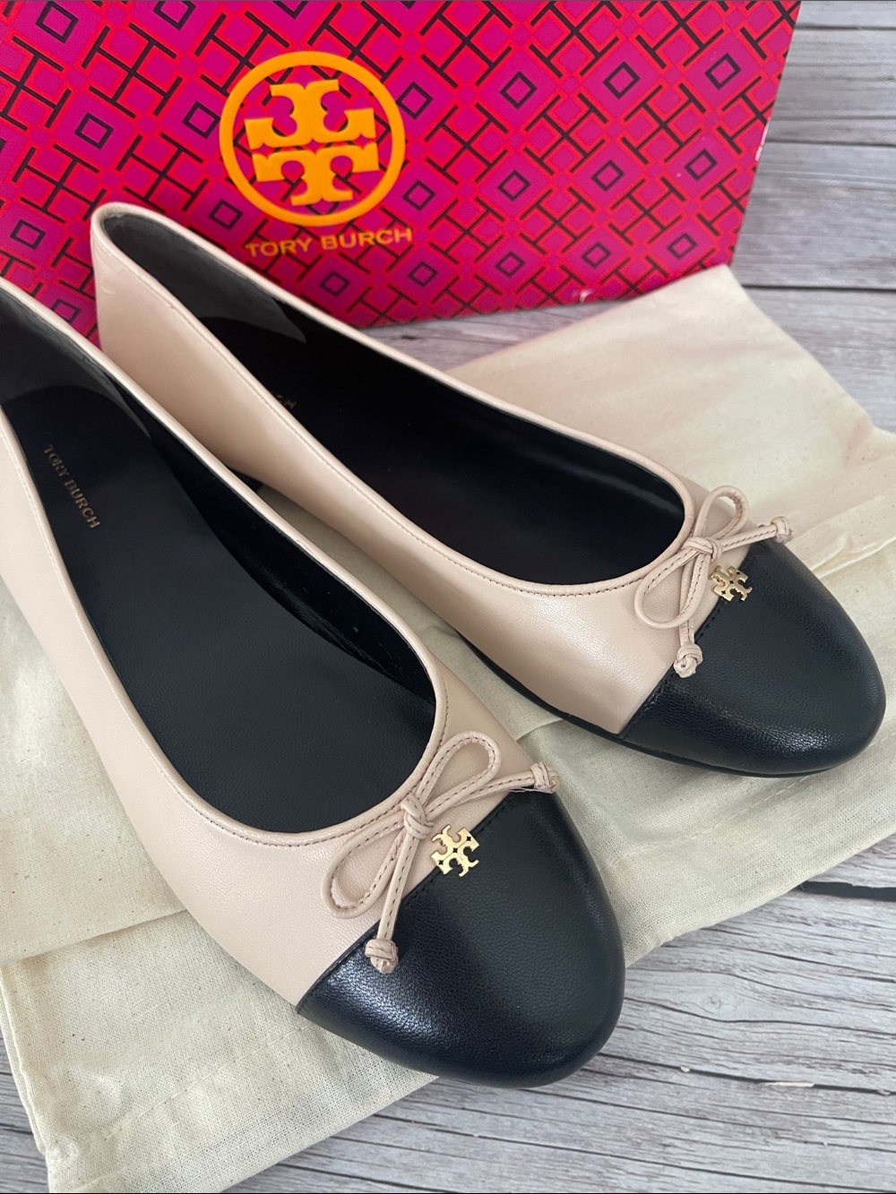 $398 New, Authentic Tory Burch cap toe ballet beige black nude sand flat Size 10